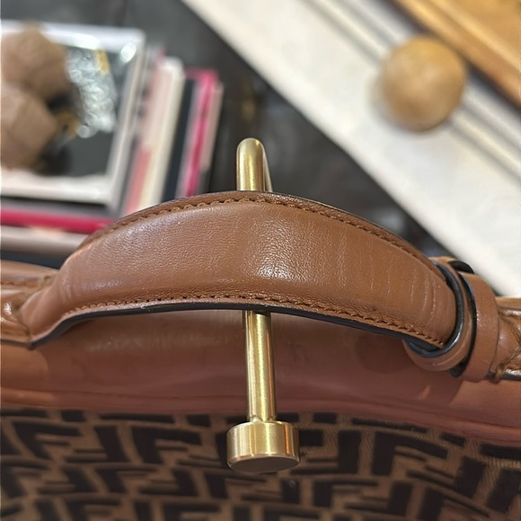 π₯ Authentic Fendi FF Tobacco Messenger Bag in Zucca Canvas Cognac Leather π₯ - Picture 10 of 16
